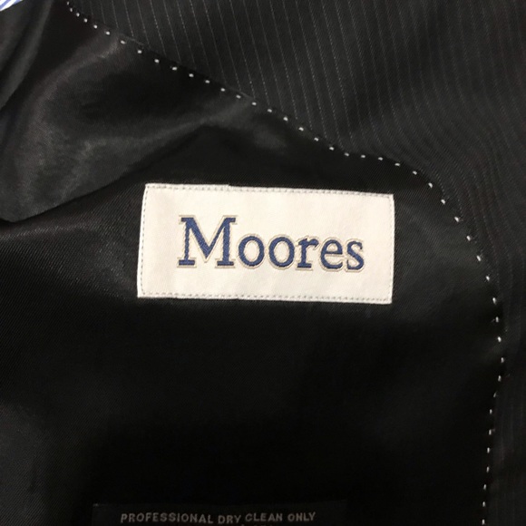 Mores 2 piece suit small pinstripe - Picture 2 of 4